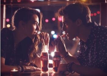 看可口可乐是如何表达爱情的